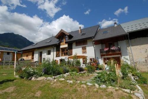 Chalet La Ferme De Noémie Mercury-Gémilly